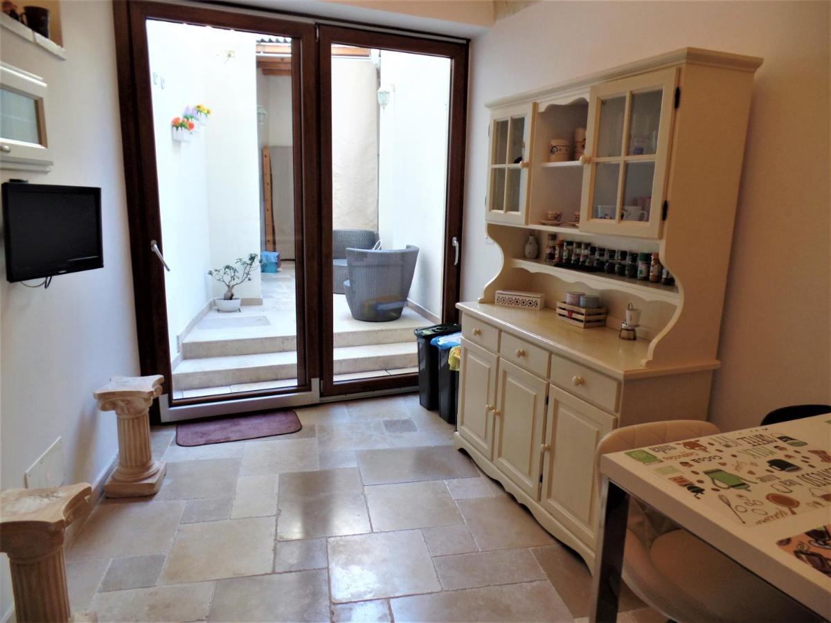 Regina Viarum Apartment, Historic City Centre Brindisi Eksteriør billede